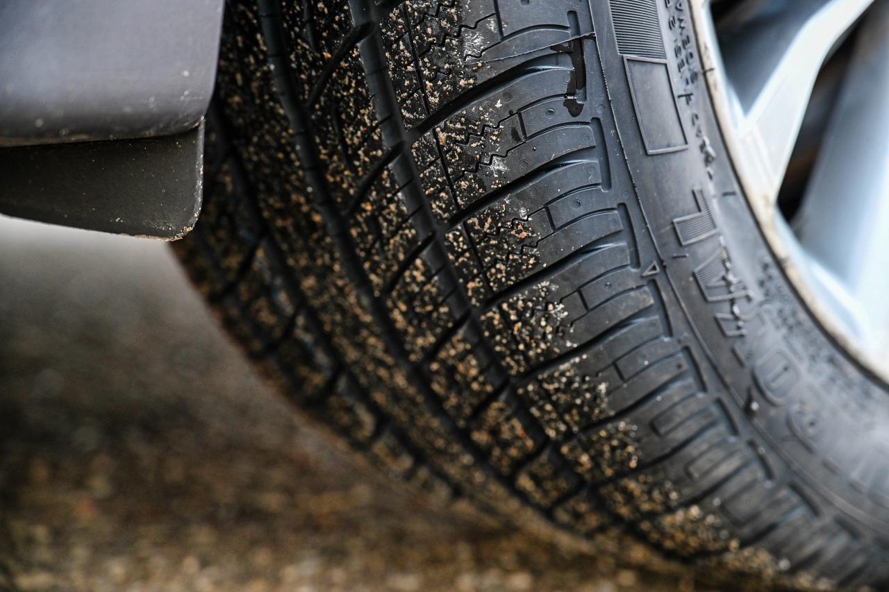 2016 Hyundai Genesis Sedan FINANCING AVAILABLE | MOONROOF | LEATHER Photo