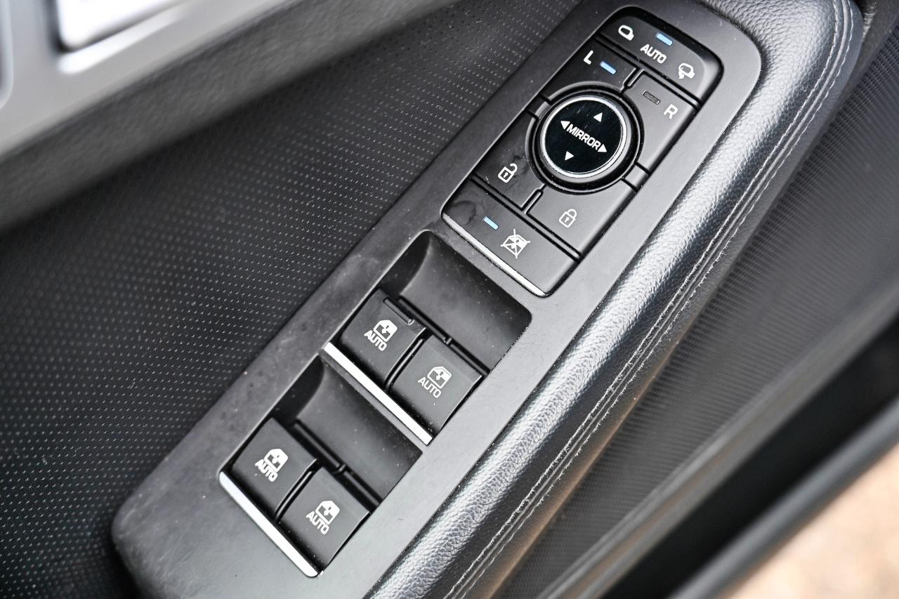 2016 Hyundai Genesis Sedan FINANCING AVAILABLE | MOONROOF | LEATHER Photo