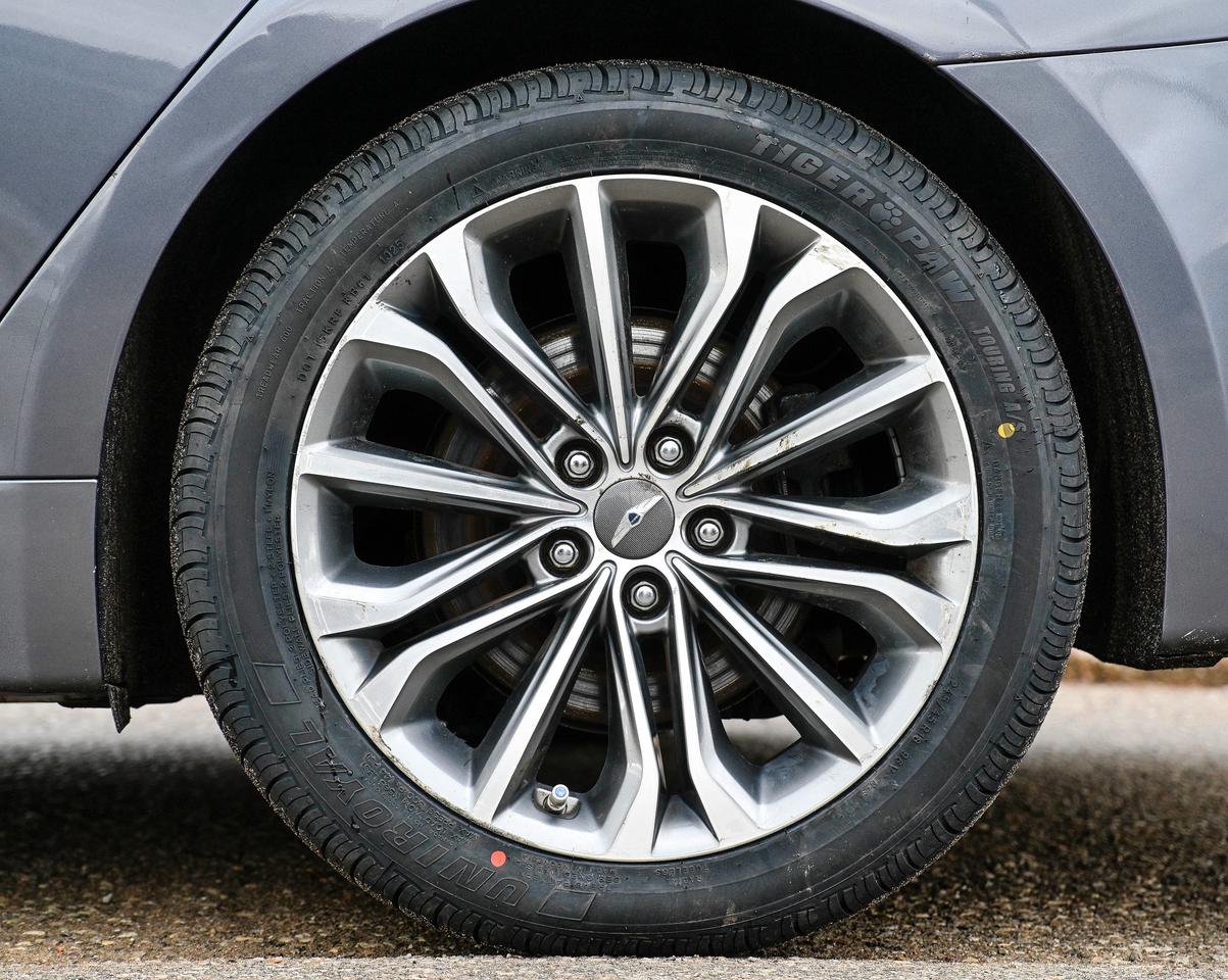 2016 Hyundai Genesis Sedan FINANCING AVAILABLE | MOONROOF | LEATHER Photo