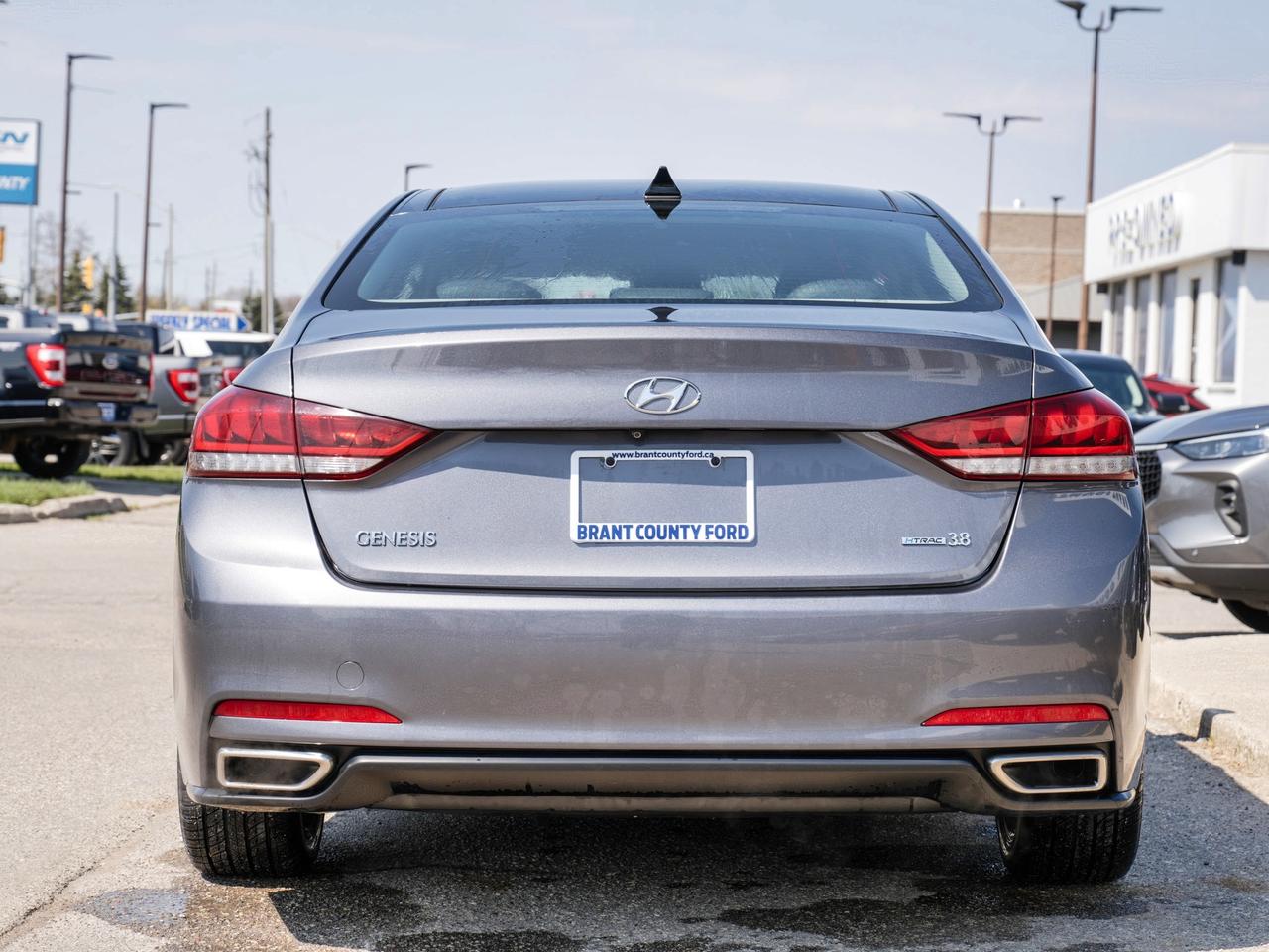 2016 Hyundai Genesis Sedan FINANCING AVAILABLE | MOONROOF | LEATHER Photo4
