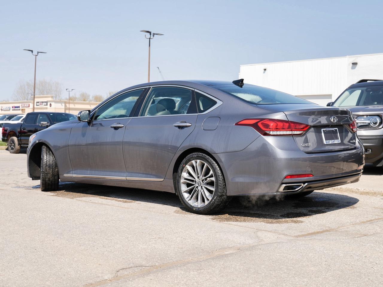 2016 Hyundai Genesis Sedan FINANCING AVAILABLE | MOONROOF | LEATHER Photo3