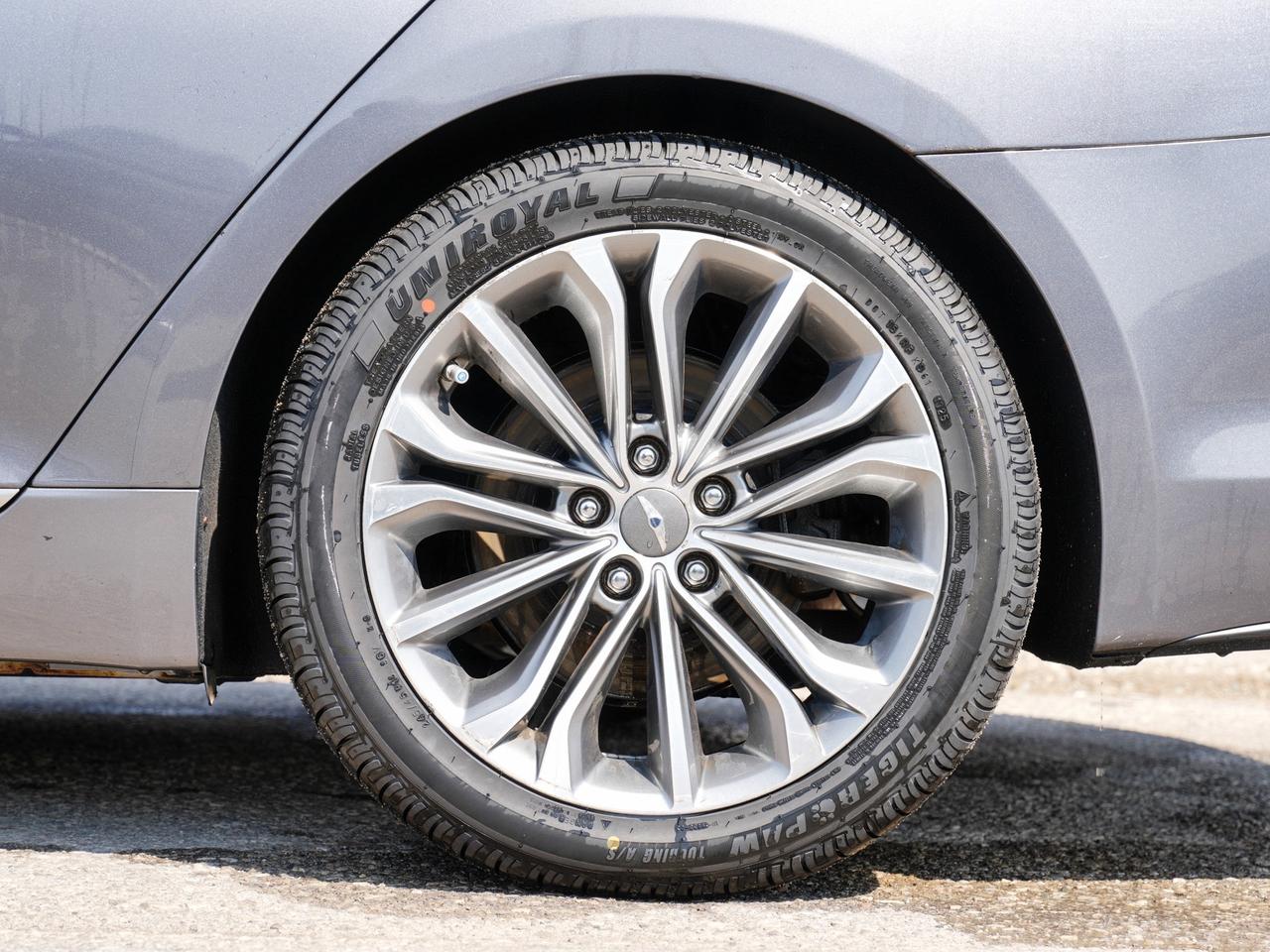 2016 Hyundai Genesis Sedan FINANCING AVAILABLE | MOONROOF | LEATHER Photo