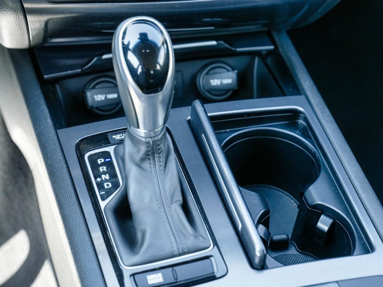 2016 Hyundai Genesis Sedan FINANCING AVAILABLE | MOONROOF | LEATHER Photo