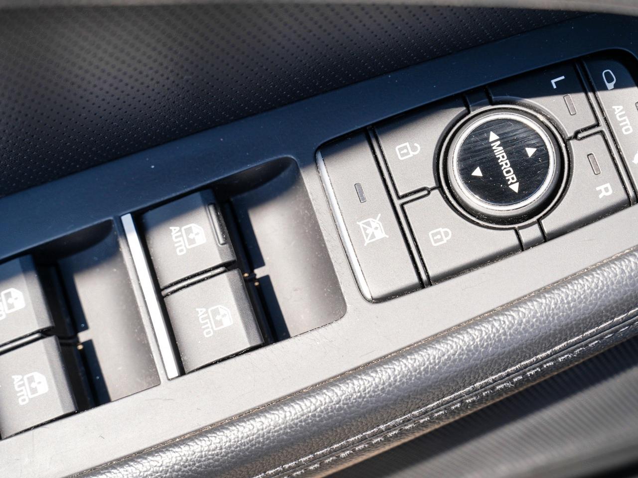2016 Hyundai Genesis Sedan FINANCING AVAILABLE | MOONROOF | LEATHER Photo