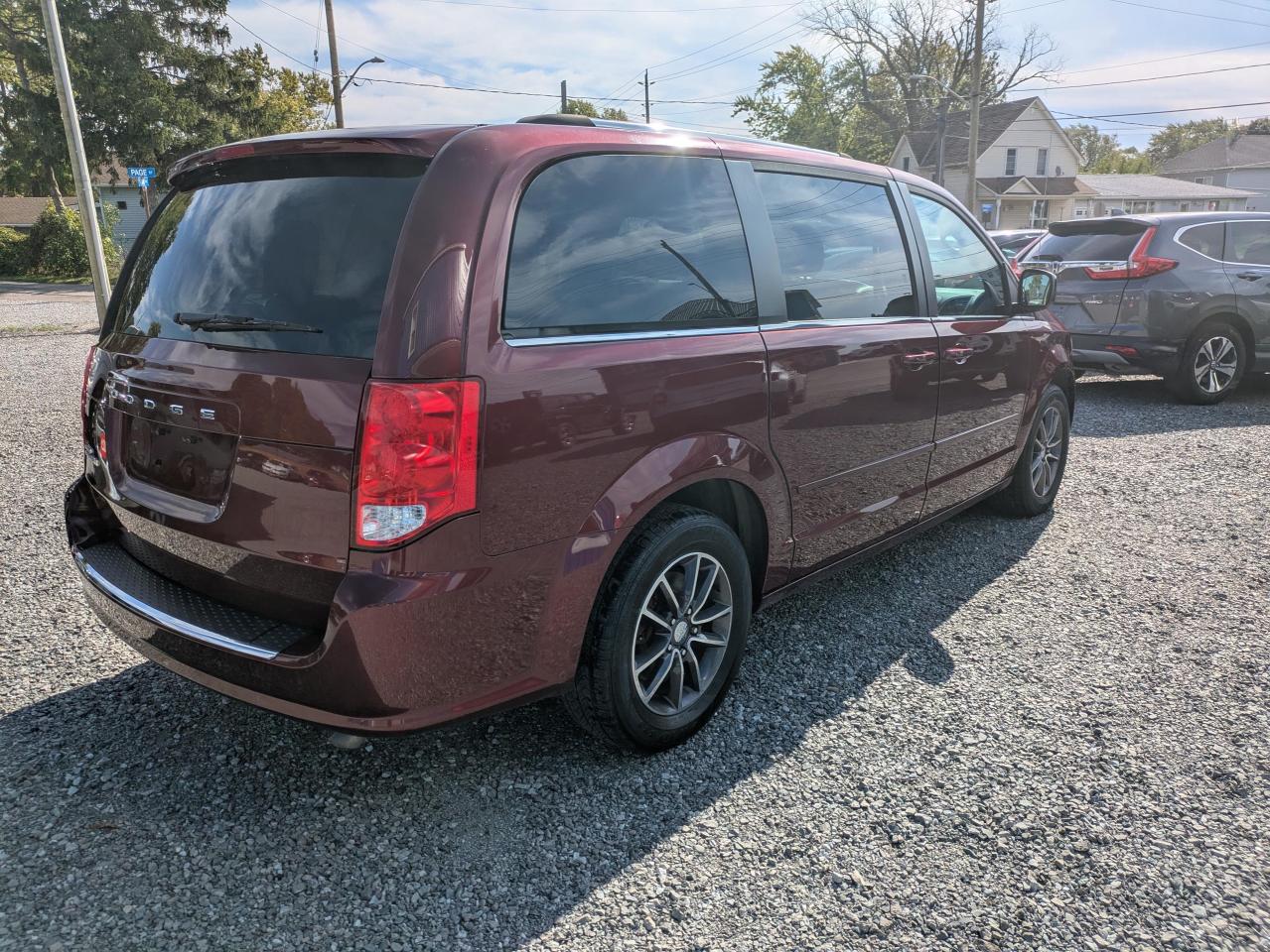 2017 Dodge Grand Caravan SE Plus Photo4