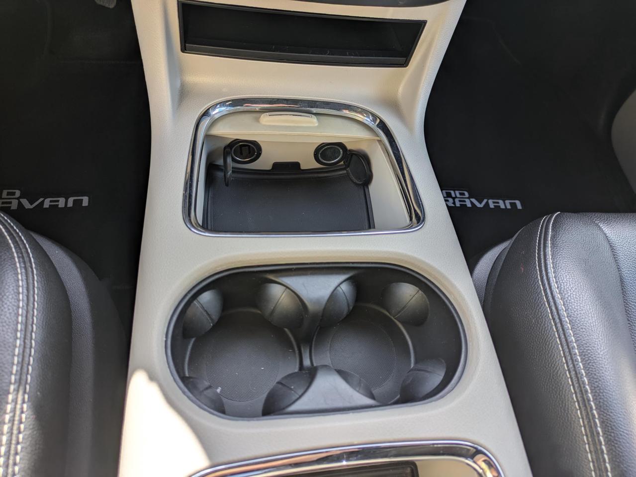 2017 Dodge Grand Caravan SE Plus Photo