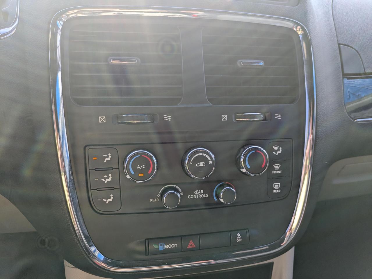 2017 Dodge Grand Caravan SE Plus Photo