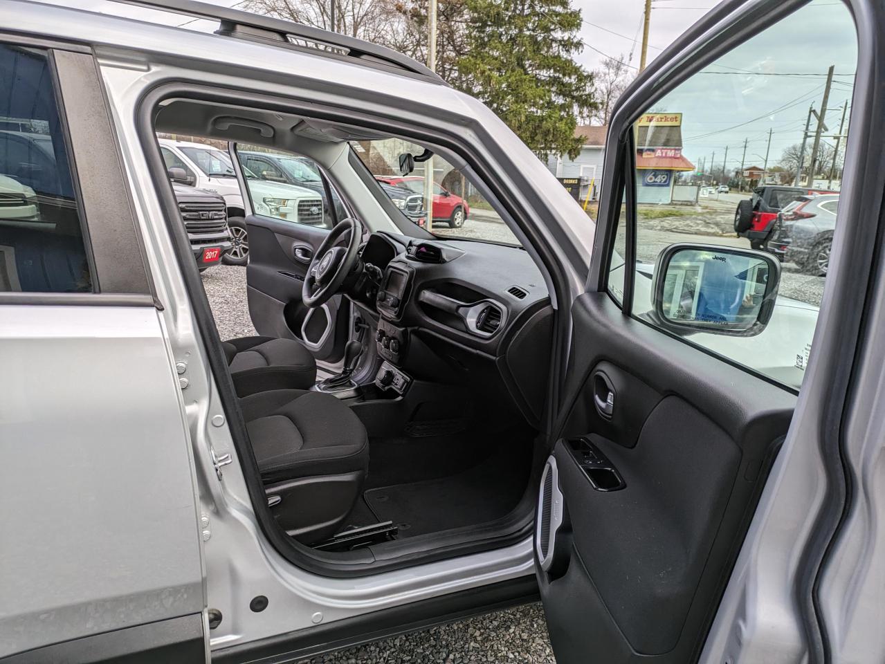 2018 Jeep Renegade Sport 4WD Photo