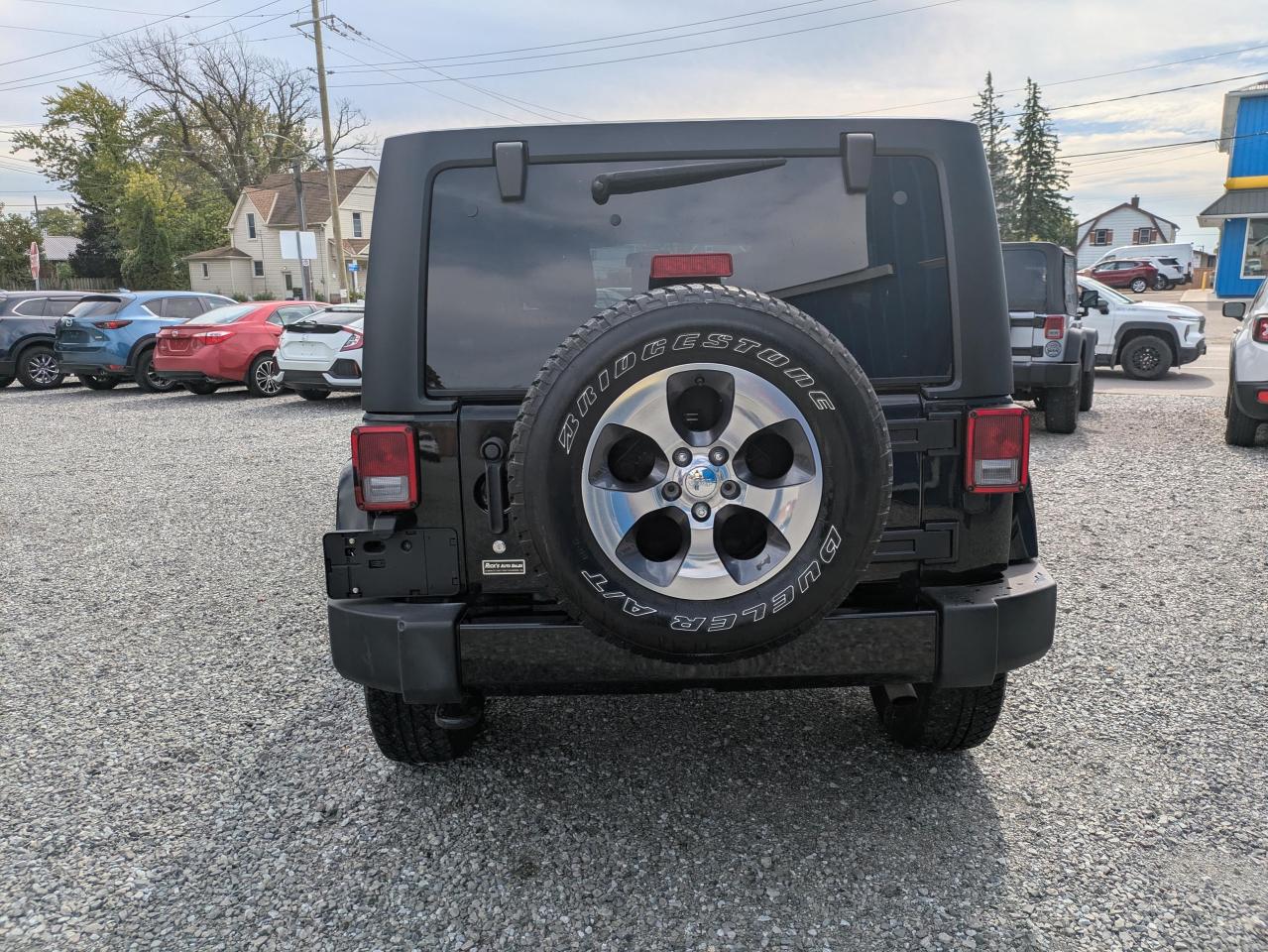 2016 Jeep Wrangler Unlimited Sahara 4WD Photo3