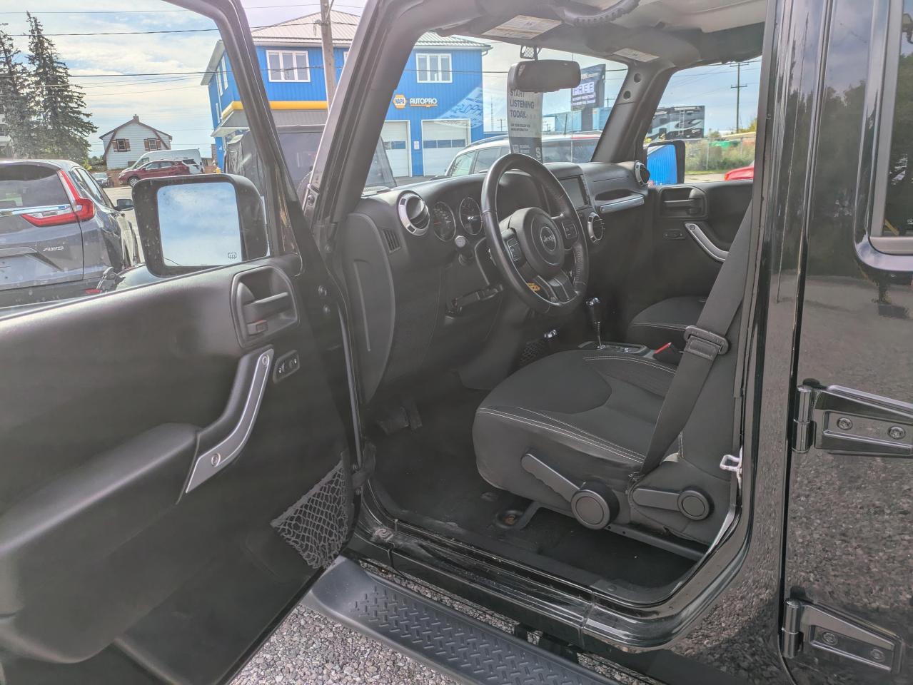 2016 Jeep Wrangler Unlimited Sahara 4WD Photo