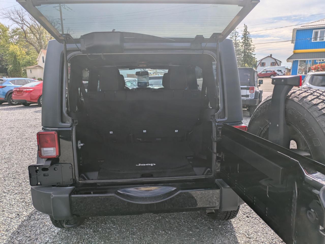 2016 Jeep Wrangler Unlimited Sahara 4WD Photo