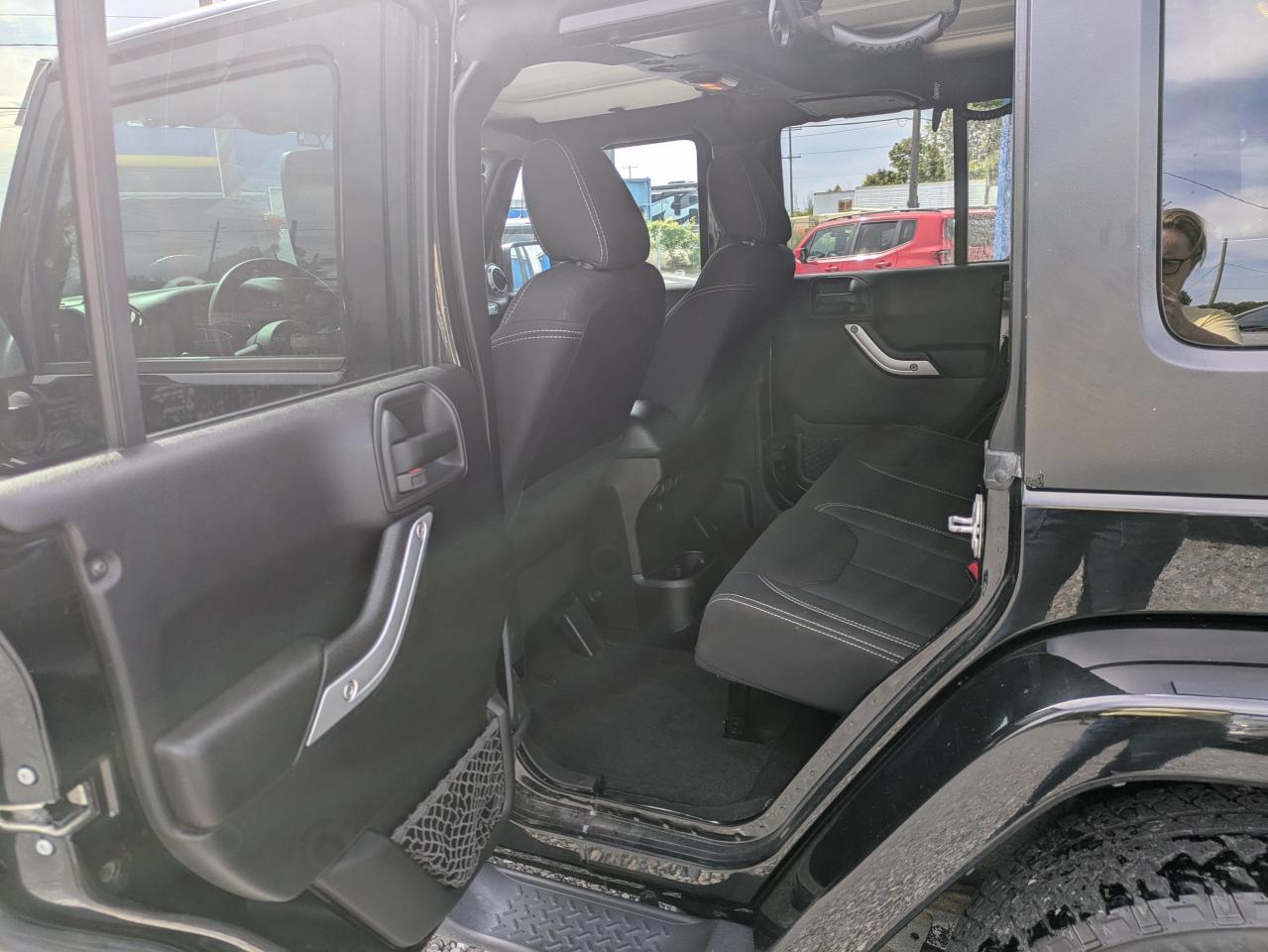 2016 Jeep Wrangler Unlimited Sahara 4WD Photo