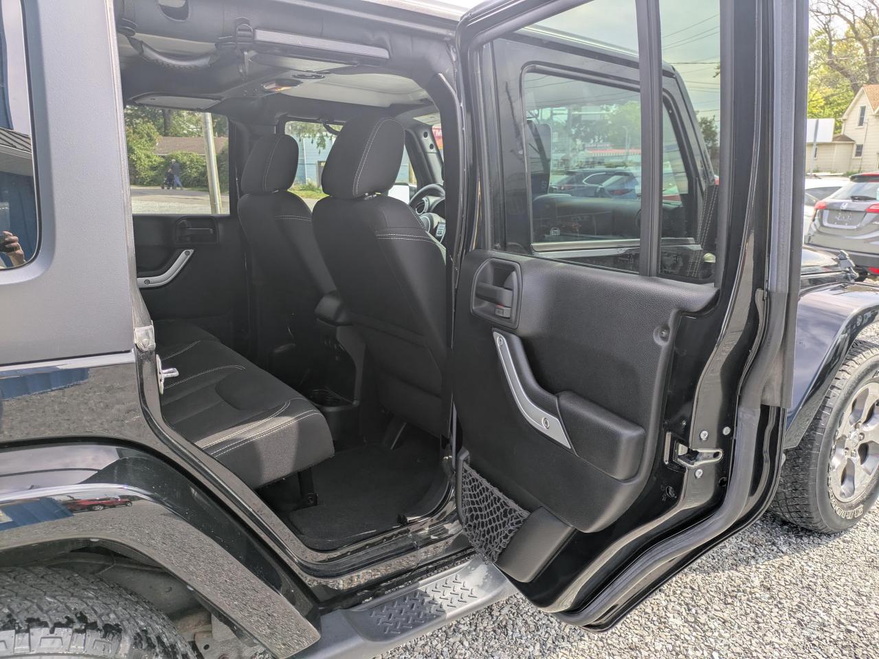 2016 Jeep Wrangler Unlimited Sahara 4WD Photo