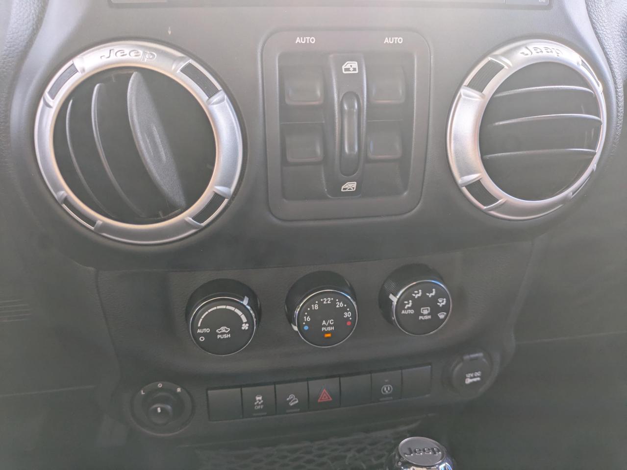 2016 Jeep Wrangler Unlimited Sahara 4WD Photo