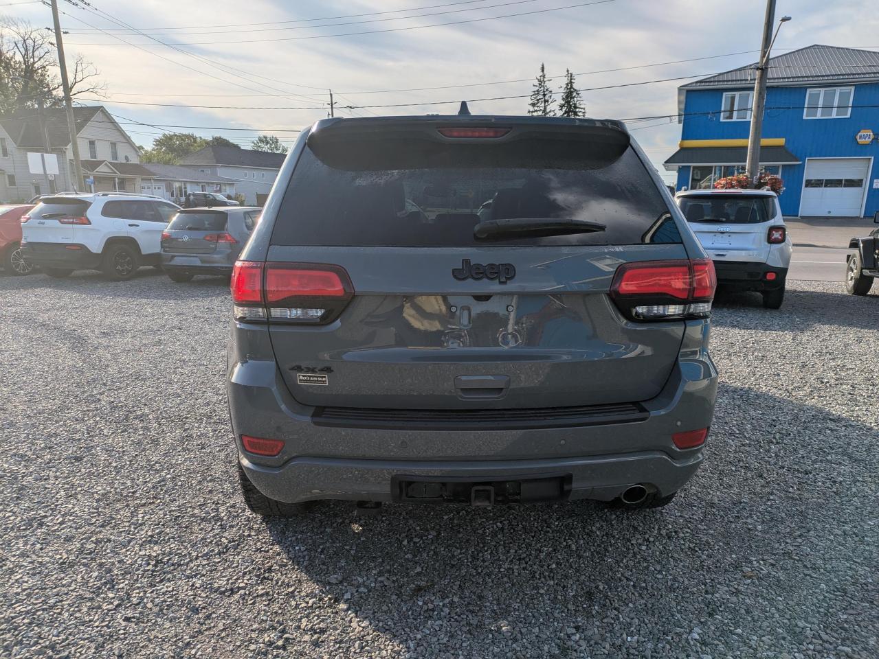 2019 Jeep Grand Cherokee Laredo Altitude Photo4