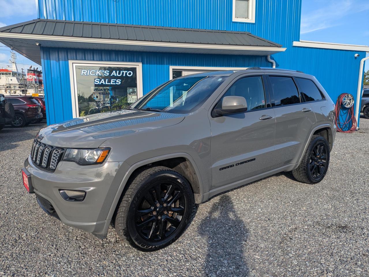 2019 Jeep Grand Cherokee Laredo Altitude Photo0