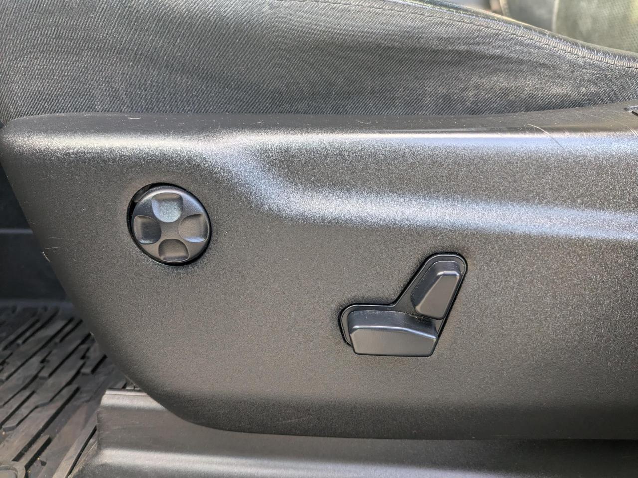 2019 Jeep Grand Cherokee Laredo Altitude Photo2