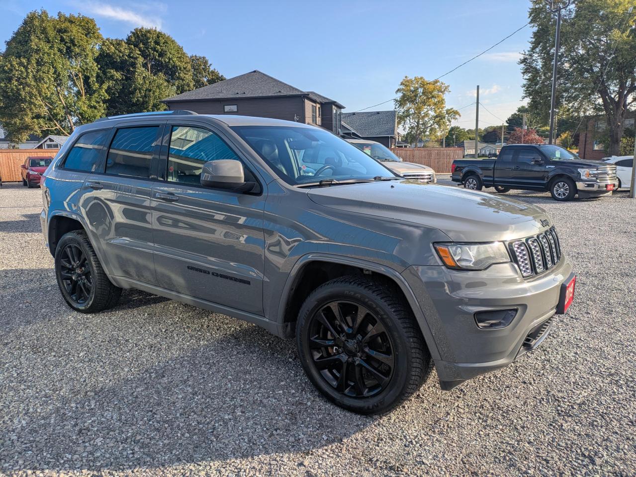 2019 Jeep Grand Cherokee Laredo Altitude Photo