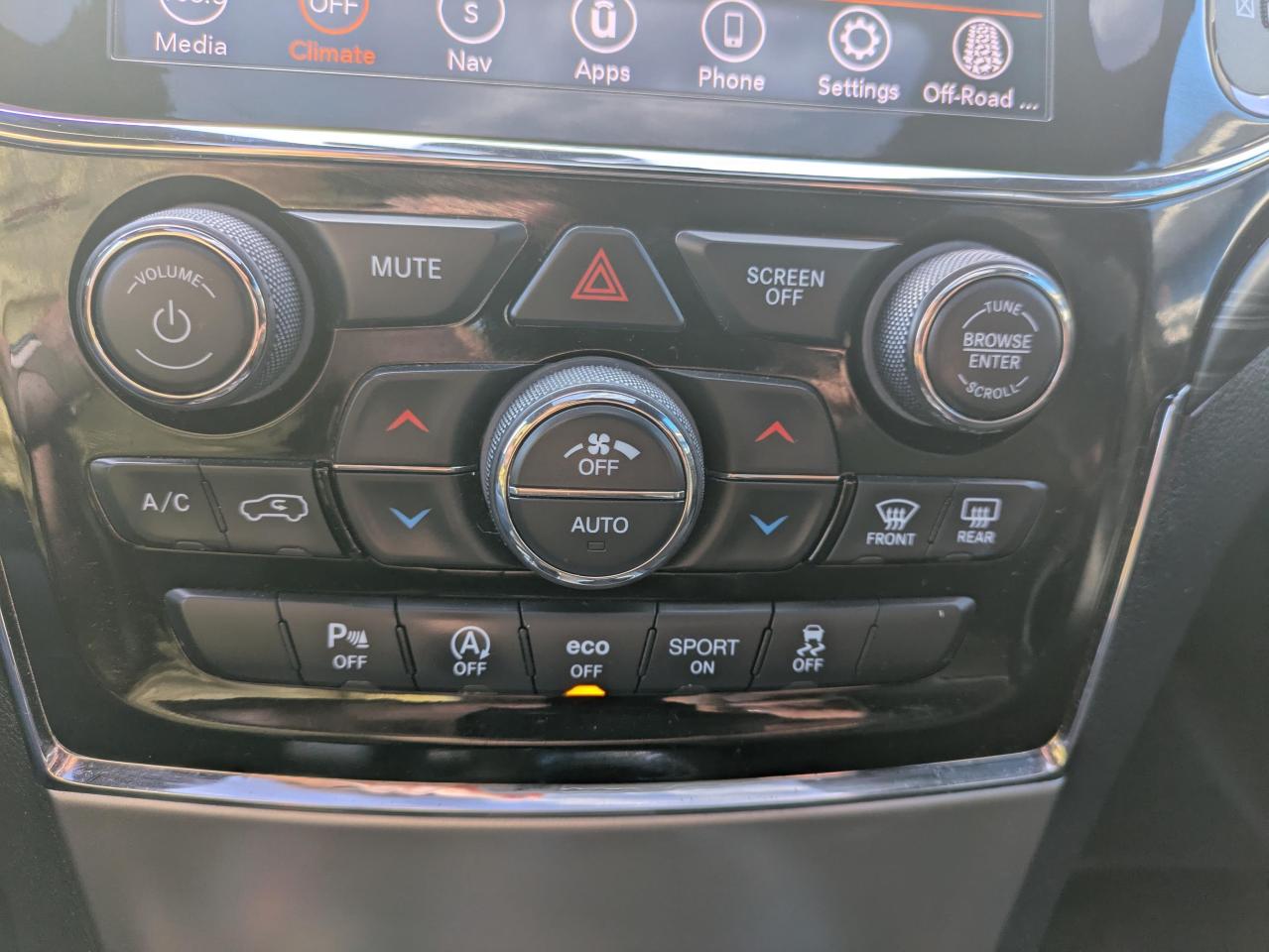 2019 Jeep Grand Cherokee Laredo Altitude Photo