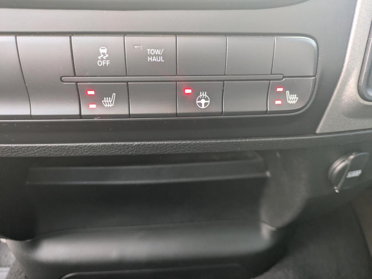 2021 RAM 1500 Classic TRADESMAN TRADESMAN QUAD CAB 4 Photo