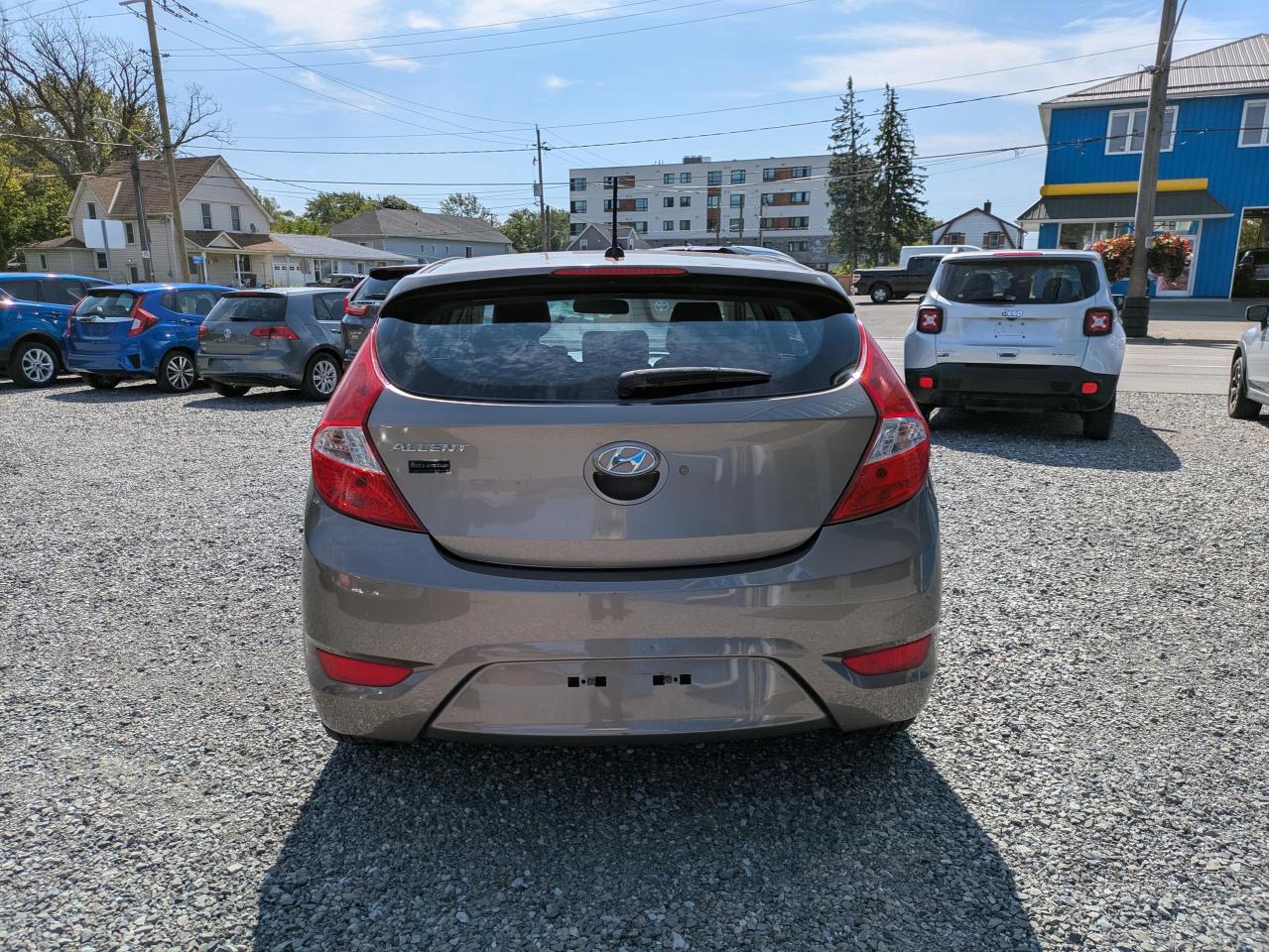 2014 Hyundai Accent SE 5-Door Photo