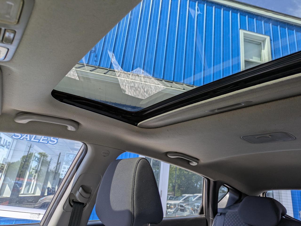 2014 Hyundai Accent SE 5-Door Photo