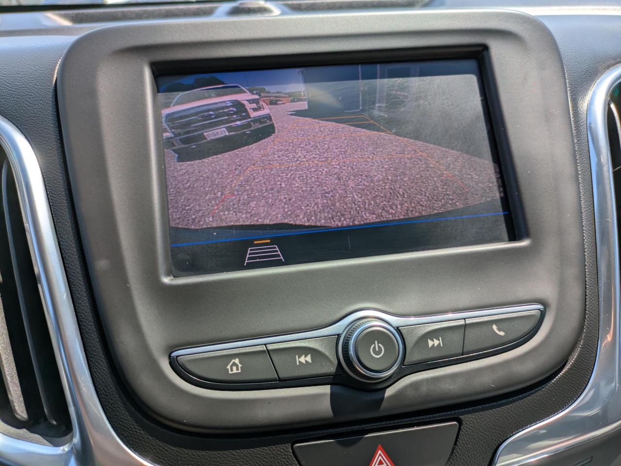 2021 Chevrolet Equinox LS 1.5 AWD Photo