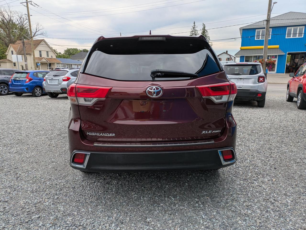 2019 Toyota Highlander AWD XLE Photo3