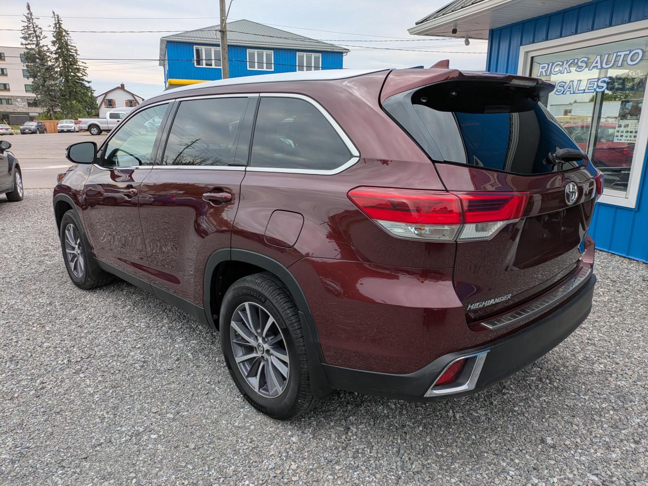 2019 Toyota Highlander XLE  AWD V6 Photo2