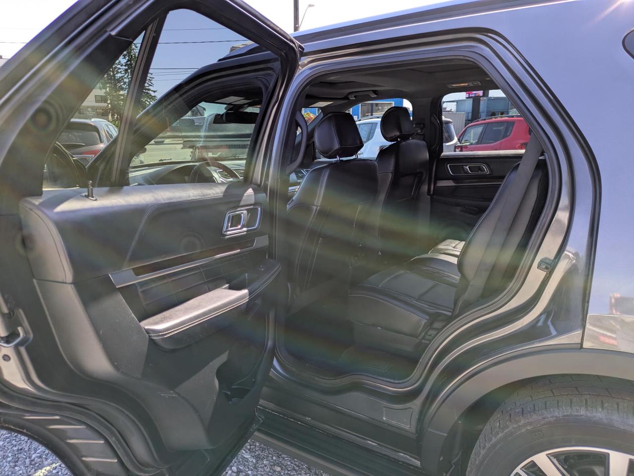 2017 Ford Explorer Platinum PLATINUM AWD Photo