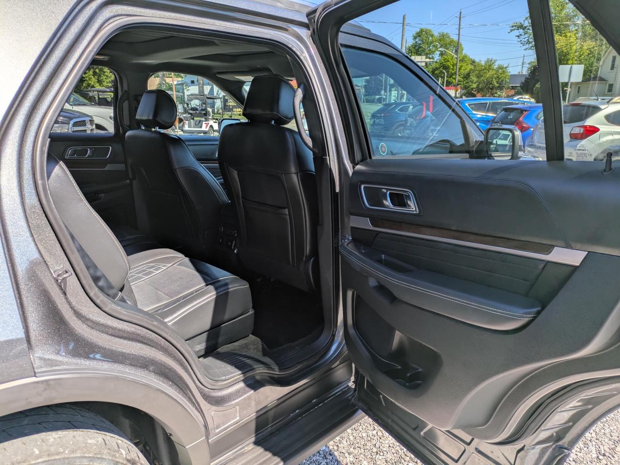 2017 Ford Explorer 4WD 4DR PLATINUM Photo