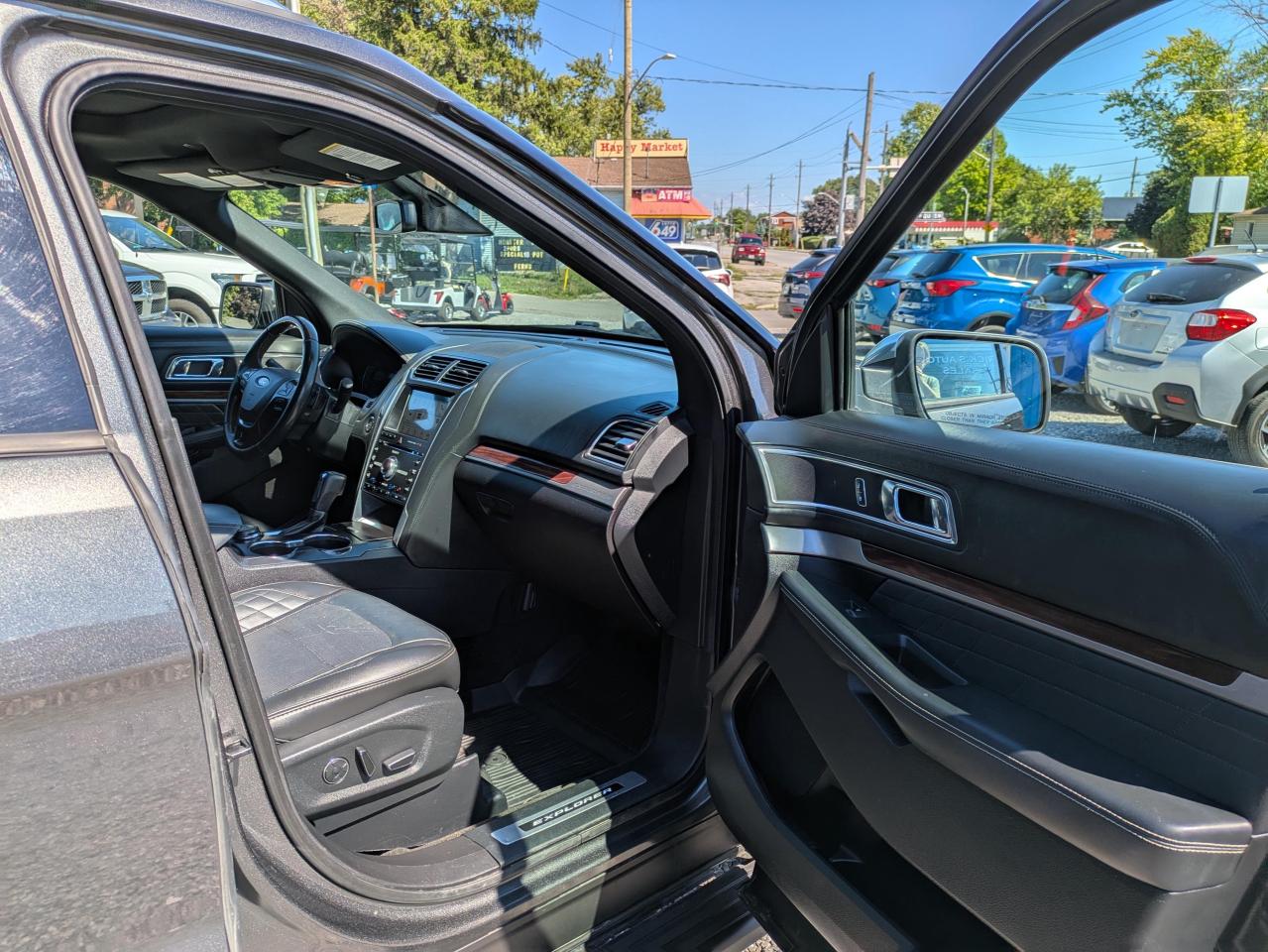 2017 Ford Explorer 4WD 4DR PLATINUM Photo