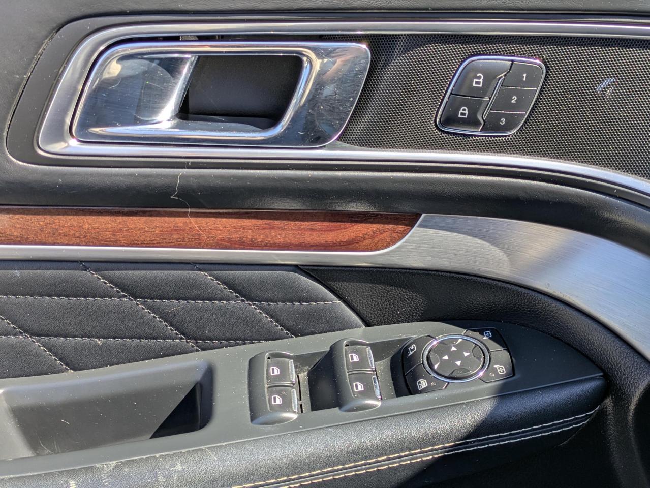 2017 Ford Explorer 4WD 4DR PLATINUM Photo