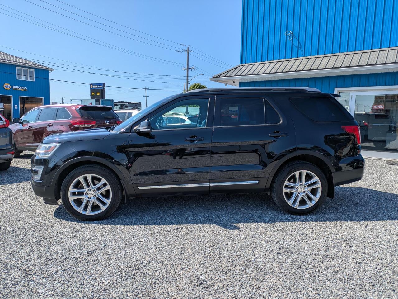 2017 Ford Explorer 4WD 4dr XLT Photo