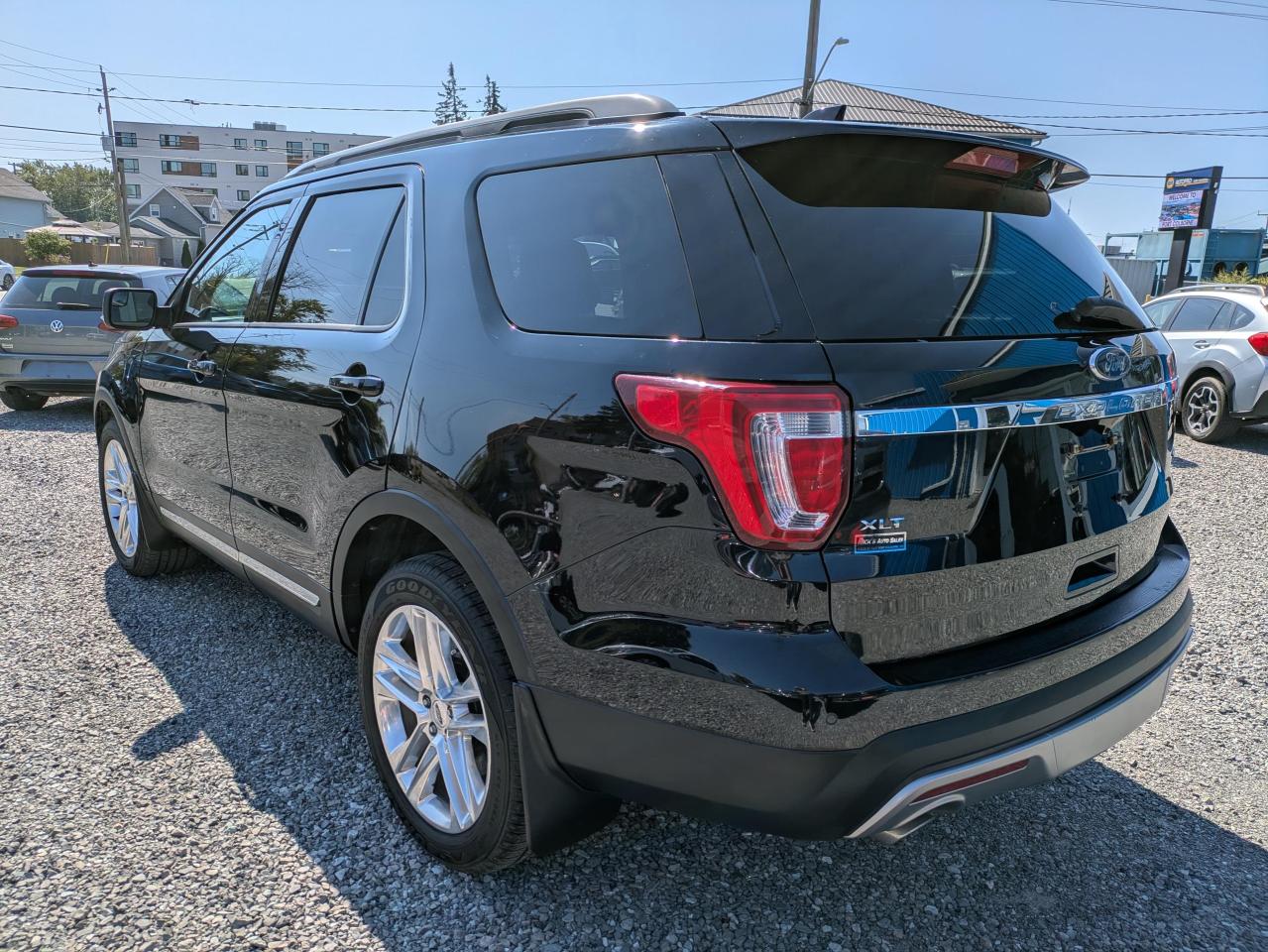 2017 Ford Explorer 4WD 4dr XLT Photo
