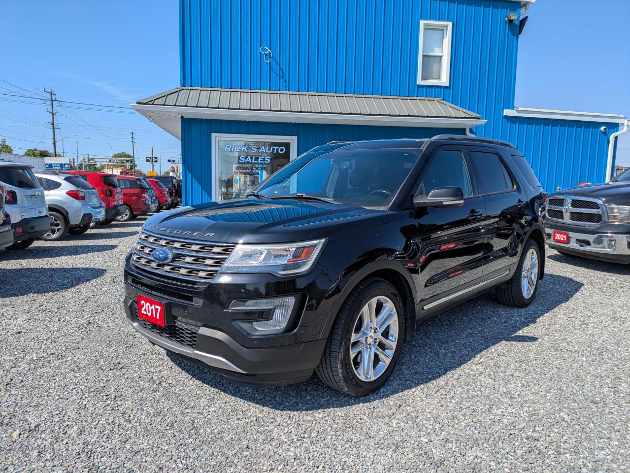 2017 Ford Explorer XLT 4WD Photo0