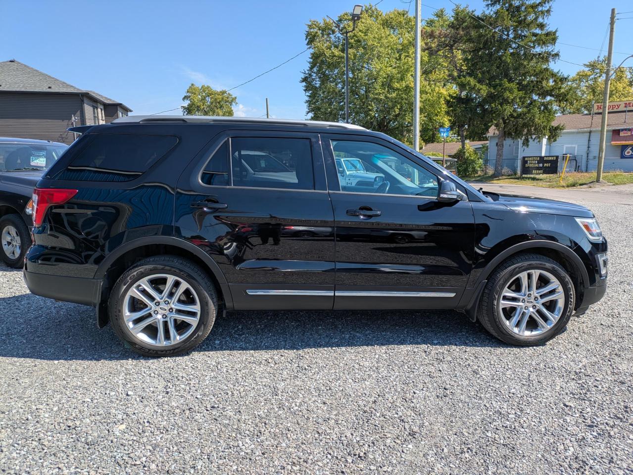 2017 Ford Explorer 4WD 4dr XLT Photo