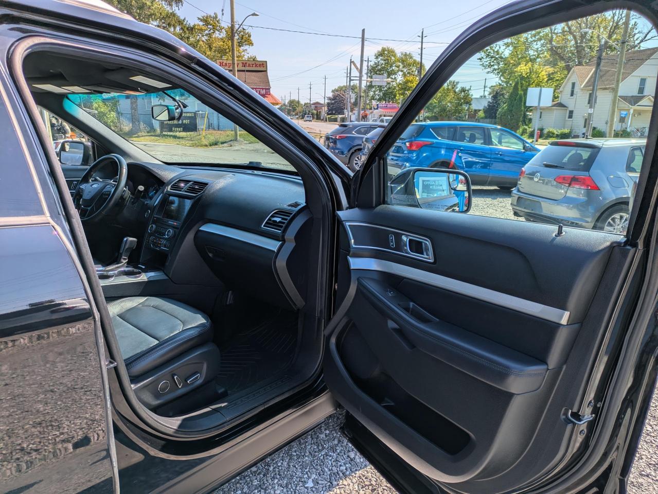 2017 Ford Explorer 4WD 4dr XLT Photo