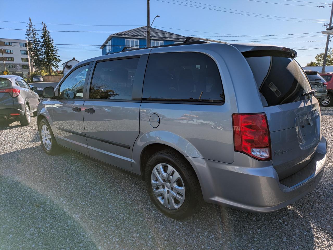 2014 Dodge Grand Caravan SE Photo2