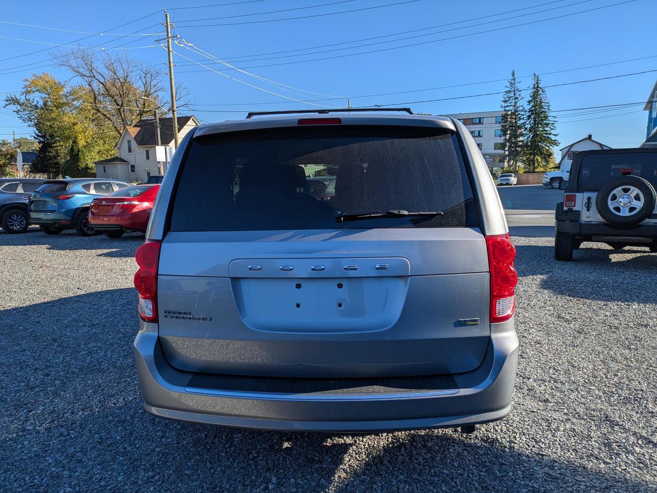 2014 Dodge Grand Caravan SE Photo3