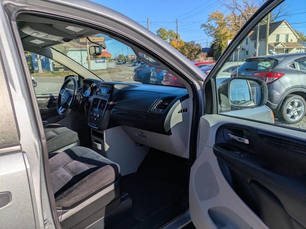 2014 Dodge Grand Caravan SE Photo