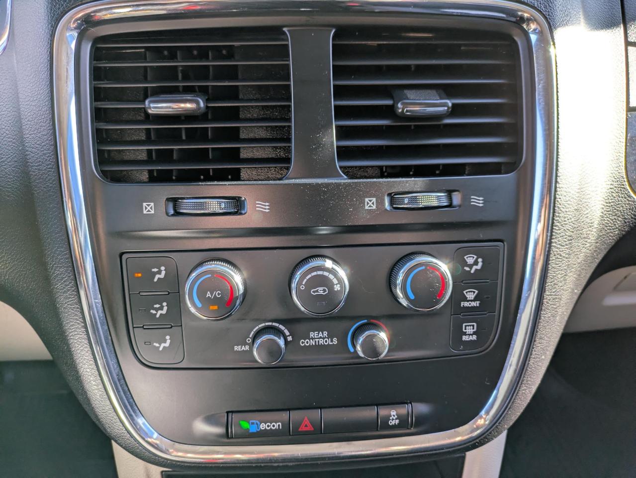 2014 Dodge Grand Caravan SE Photo