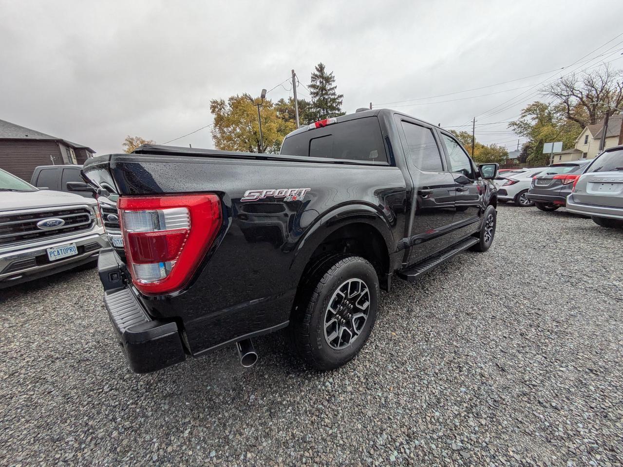 2021 Ford F-150 Lariat 4WD SuperCrew 5.5' Box Photo4