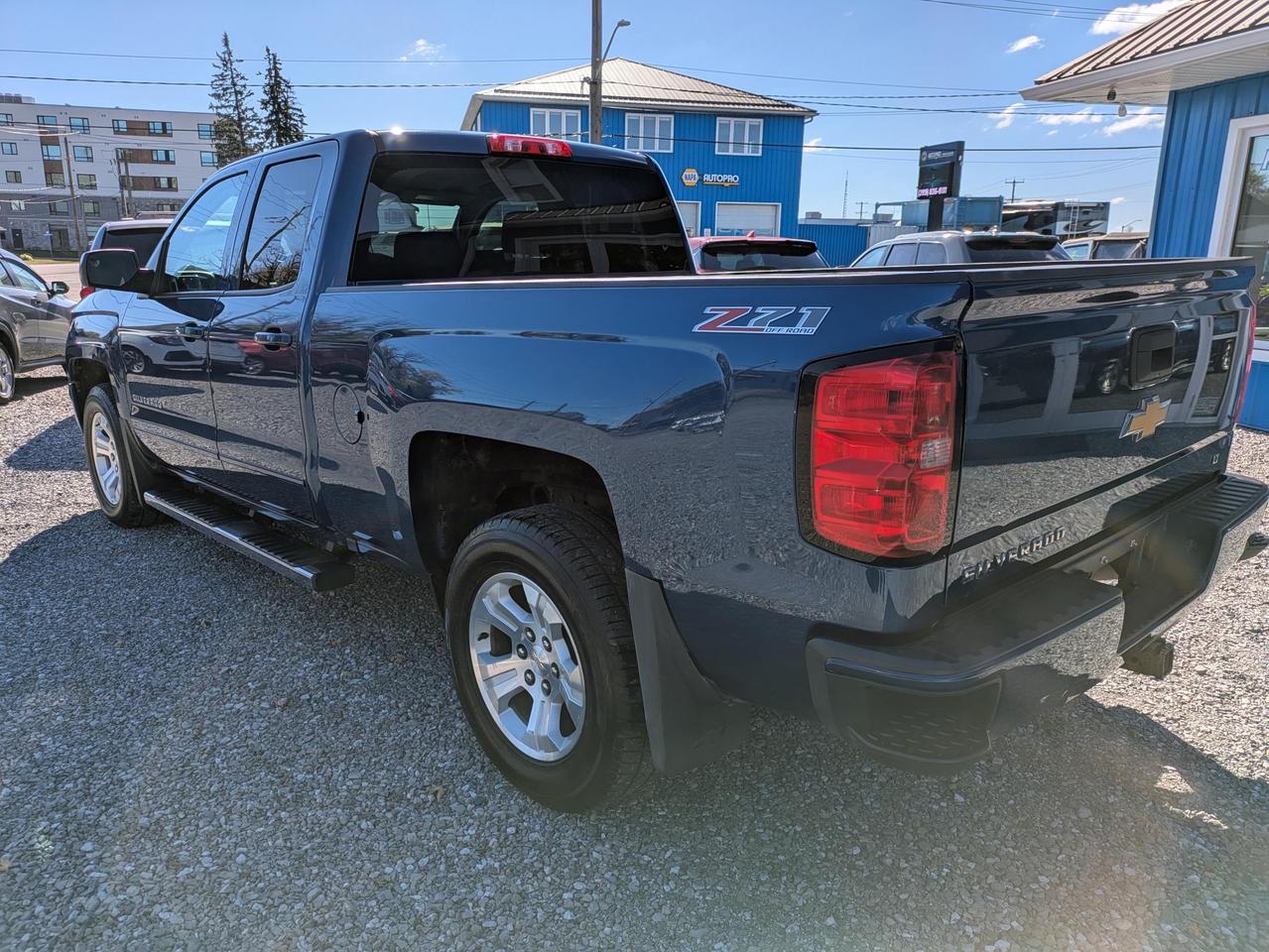 2017 Chevrolet Silverado 1500 4WD DOUBLE CAB 143.5" LT W/2LT Photo2