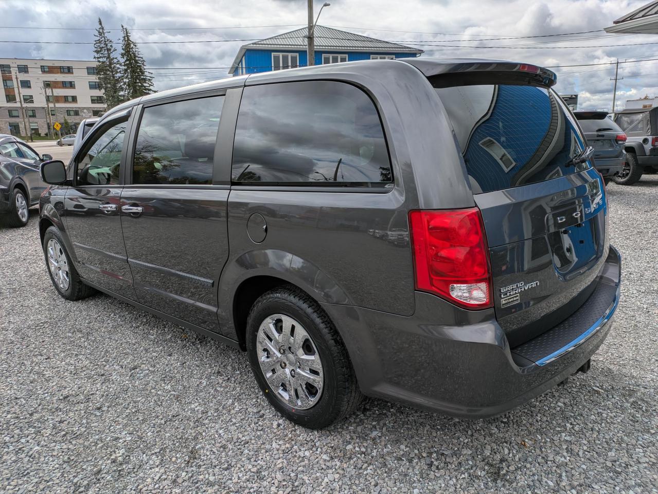 2017 Dodge Grand Caravan SE Photo2