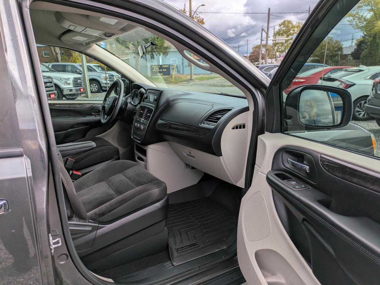 2017 Dodge Grand Caravan SE Photo