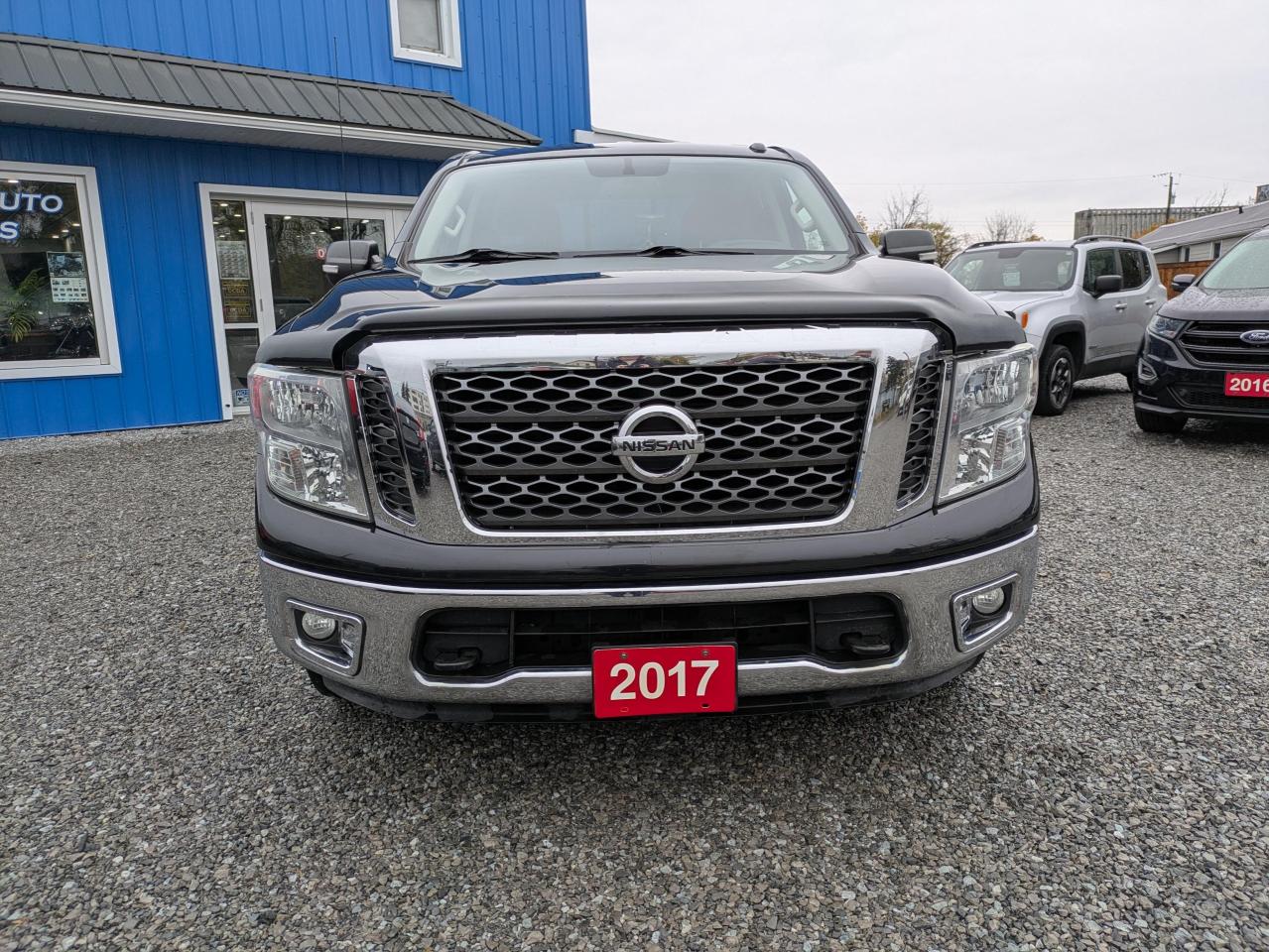 2017 Nissan Titan SV Photo