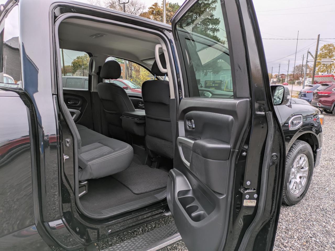 2017 Nissan Titan SV Photo