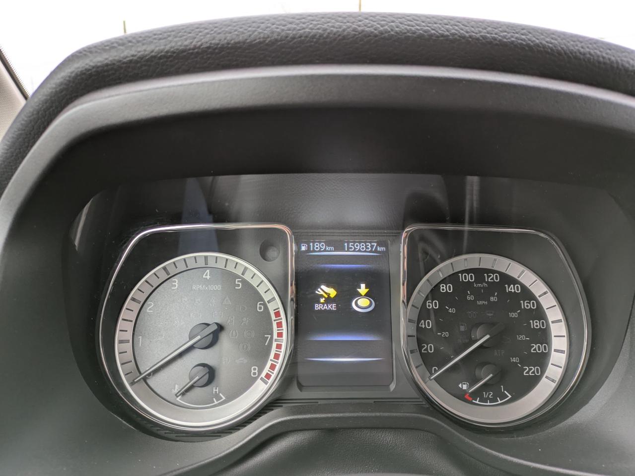 2017 Nissan Titan SV Crew Cab 4WD Photo