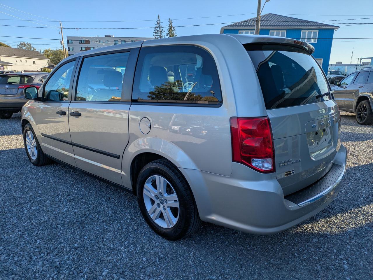 2014 Dodge Grand Caravan SE Photo2
